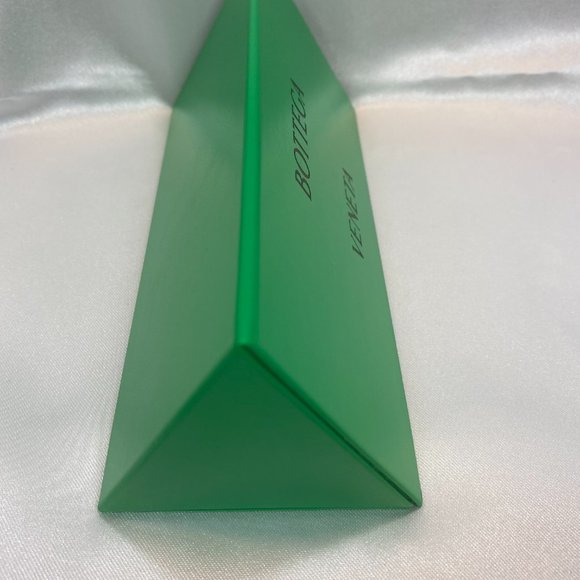 Bottega Veneta Sunglasses Case,Green Leather Triangle Clamshell Case,Green Cloth - Picture 4 of 11